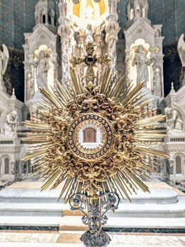 monstrance_350_2-1.jpg